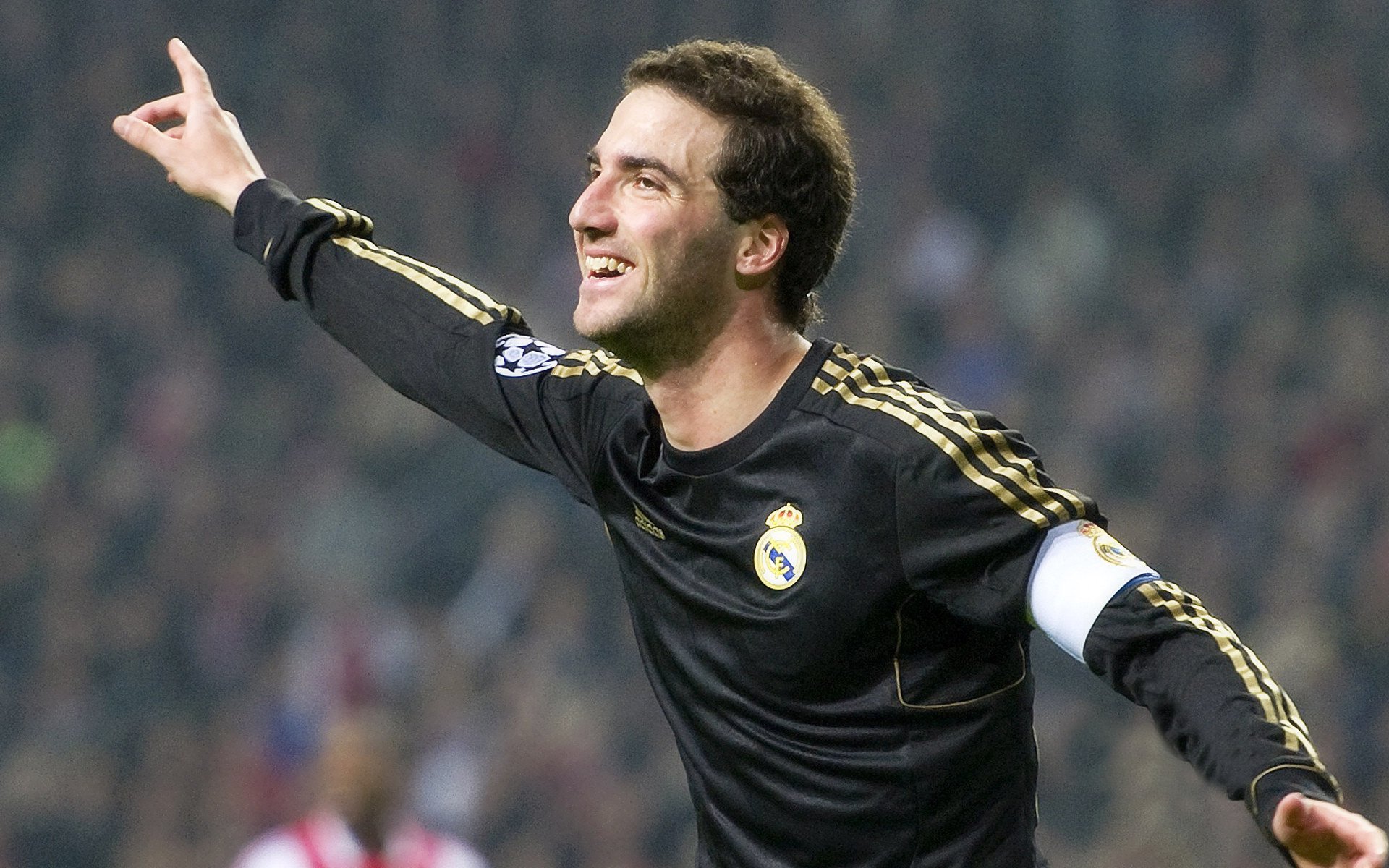 -C罗突破里程碑，成为队史射手王，c罗加冕足坛历史射手王 视频