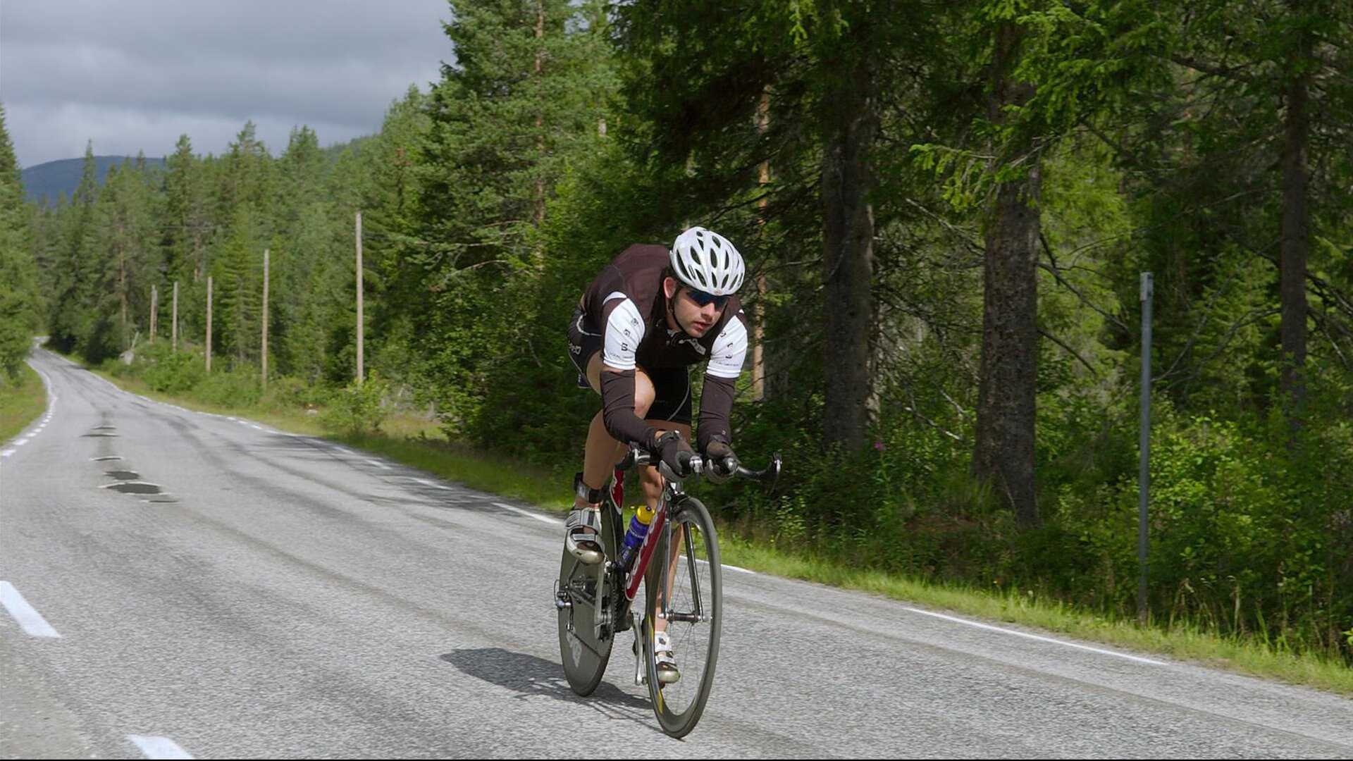 开云体育APP下载-姆巴佩决赛受盯防，难有发挥空间，姆巴佩集锦