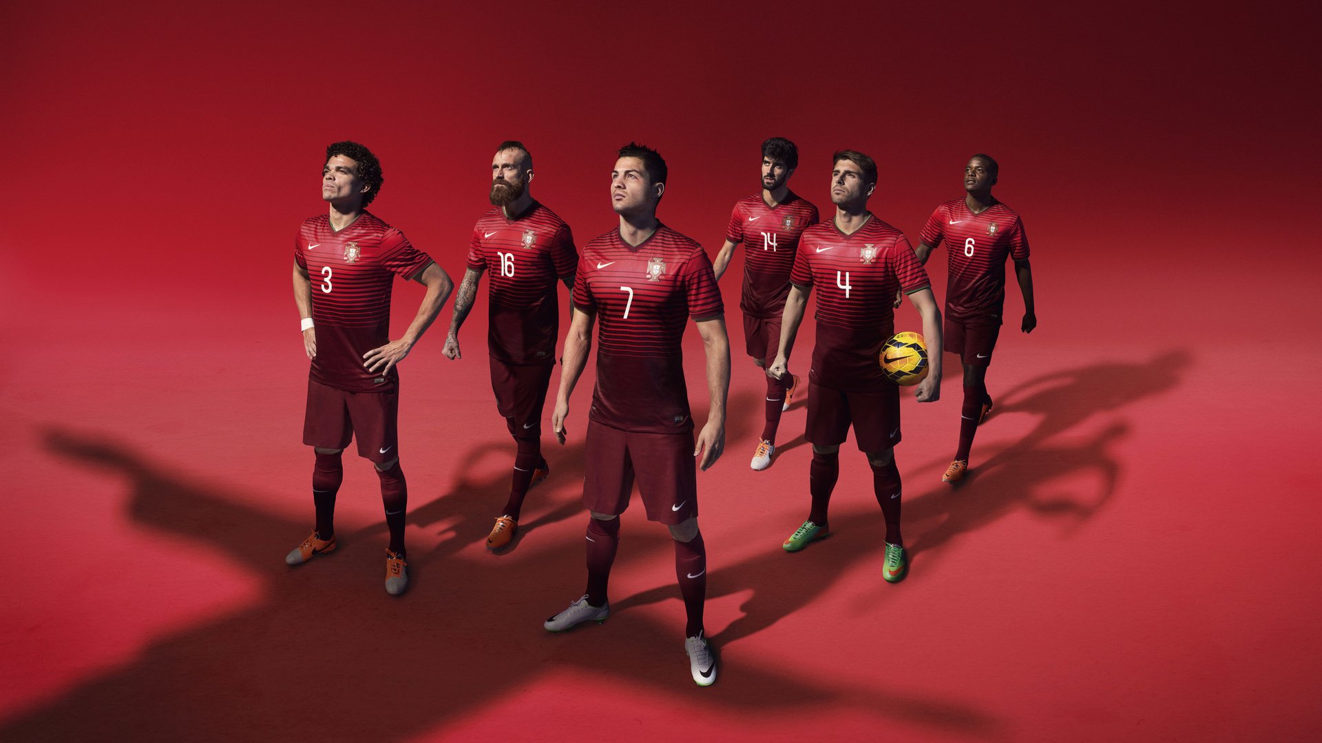 校园足球导入高频训练课程提升学生运动水平，足球如何走进学校课堂